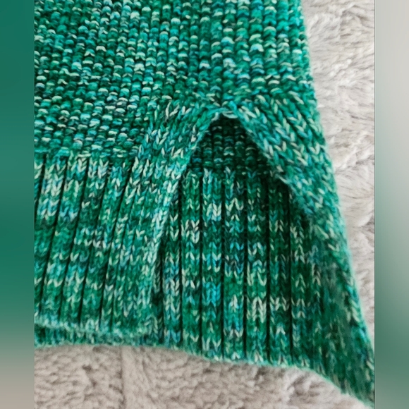GAP Green Scoop Neck Sweater, size L. - Picture 5 of 6